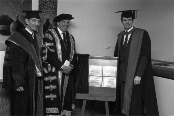 Image of Dr Mel McMichael, Prof. Bruce Mansfield and Dr Terry Metherell with the commemorative plaques.